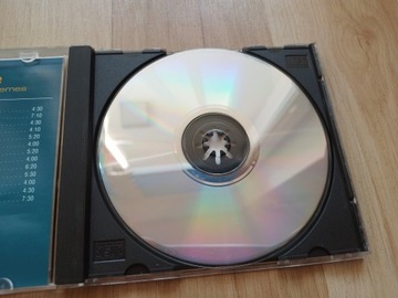 Темы космоса и синтезатора Crystalline CD