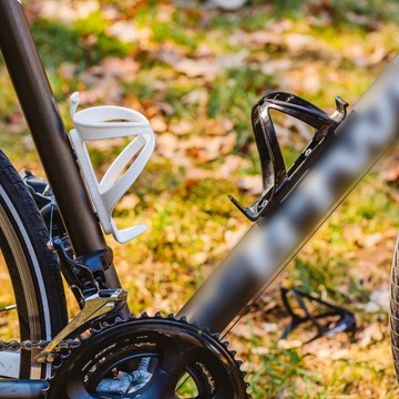 ДЕРЖАТЕЛЬ БУТЫЛКИ ДЛЯ ЛЕГКОГО ВЕЛОСИПЕДА, ПРИКРЕПЕННЫЙ К ВЕЛОСИПЕДУ, ЧЕРНЫЙ