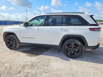 Jeep Grand Cherokee V 2023 Jeep Grand Cherokee 2023 JEEP GRAND CHEROKEE LAREDO 3.6 Benzyna 295KM, zdjęcie 2
