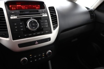 Kia Venga Mikrovan Facelifting 1.6 DOHC 124KM 2015 Kia Venga 1.6 CVVT, Salon Polska, Serwis ASO, zdjęcie 19