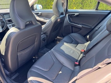 Volvo S60 II Sedan 3.0 T6 304KM 2012 Volvo S60 3.0 Benz T6 R-DESIGN Bogata Wersja 3.0 Benzyna 304KM, zdjęcie 26