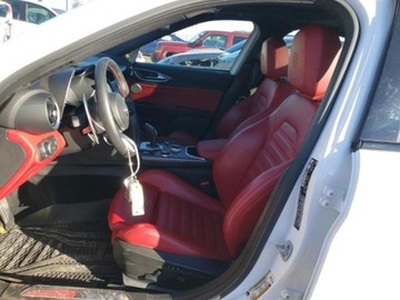 Alfa Romeo Giulia II Sedan Facelifting 2.0 Turbo 280KM 2020 Alfa Romeo Giulia ti, 2020r., 4x4, 2.0L, zdjęcie 8