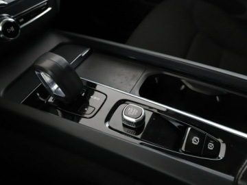 Volvo XC60 II 2021 Volvo XC 60 FV23% Momentum automat B4 AWD navi PDC, zdjęcie 27