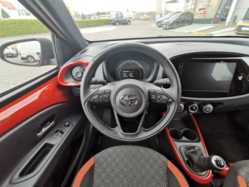 Toyota Aygo X 1.1 VVT-i 72KM 2025 Toyota Aygo X 1.0 VVTi Style 1.0 VVTi Style, salon, zdjęcie 13
