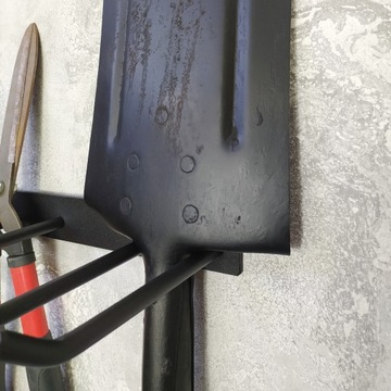 Вешалка, держатель для садового инвентаря 90 см.