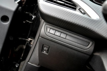 Peugeot 2008 I SUV Facelifting 1.2 PureTech 82KM 2017 Peugeot 2008 _1.2 82 KM Lift Navi Led Klimatronik, zdjęcie 10