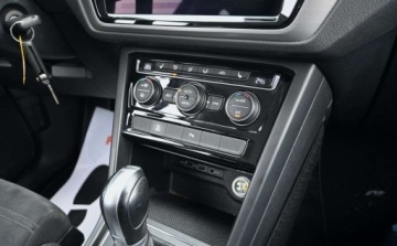 Volkswagen Touran III 1.6 TDI 115KM 2018 Volkswagen Touran 1,6 TDI 115 KM DSG FULL LED HIGH-LINE Alcantara Nawigacja, zdjęcie 33