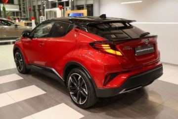 Toyota C-HR I Crossover Facelifting 1.8 Hybrid 122KM 2023 Toyota C-HR 1.8 Hybrid GPF GR Sport 1.8 Hybryda 122KM, zdjęcie 2