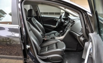 Opel Astra J Hatchback 5d 2.0 CDTI ECOTEC 160KM 2009 Opel Astra 2,0CDTI (160KM) Automat Skory 2.0 Diesel 160KM, zdjęcie 10