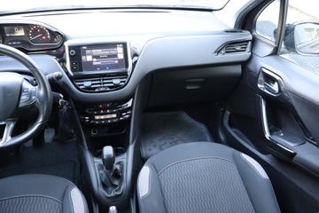 Peugeot 208 I Hatchback 5d Facelifting 1.2 PureTech 82KM 2015 Peugeot 208 1.2 PureTech, Salon Polska, Klima, zdjęcie 7