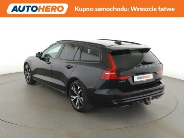 Volvo V60 II  Kombi Facelifting 2.0 B4 197KM 2023 Volvo V60 FV23% B4 Plus Dark automat mHEV skóra, zdjęcie 3