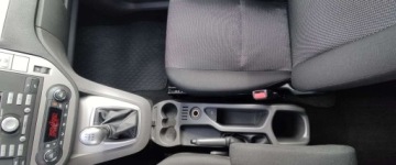 Ford C-MAX II 2010 Ford C-MAX 1.6 benz ,bezwypadek ,bogate wyposazenie 1.6 Benzyna 100KM, zdjęcie 16