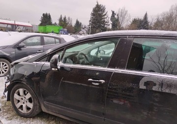 Peugeot 5008 I Minivan 2.0 HDi FAP 150KM 2013 Peugeot 5008 2013r, 2.0 HDI. Uszkodzony przod. 2.0 Diesel 150KM, zdjęcie 2