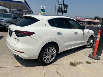 Maserati Levante 3.0 V6 GDI 350KM 2022 Maserati Levante BASE , od ubezpieczyciela 3.0 Benzyna 350KM, zdjęcie 3