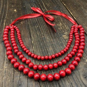 Czerwone korale do stroju krakowskiego