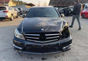 Mercedes Klasa C W204 Limuzyna Facelifting 350 CGI BlueEFFICIENCY 306KM 2014 Mercedes-Benz Klasa C 2014 MERCEDES-BENZ C 300 4x4 - na placu w POLSCE po, zdjęcie 3