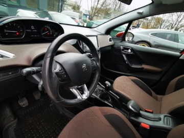 Peugeot 2008 I SUV Facelifting 1.2 PureTech 82KM 2016 PEUGEOT 2008 Salon PL, Bezwypadkowy, 1 Właściciel, Po wymianie rozrządu, zdjęcie 24