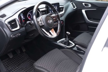 Kia Ceed III Kombi 1.6 CRDi 115KM 2019 Kia Ceed czujniki, tempomat, klimatyzacja 2strefowa, FV23 1.6 Diesel 115KM, zdjęcie 6