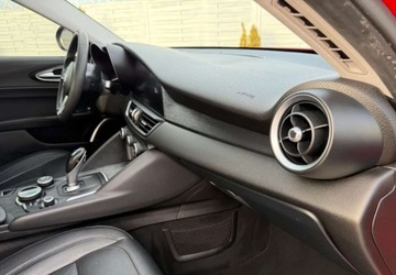 Alfa Romeo Giulia II Sedan 2.0 TBi 280KM 2018 Alfa Romeo Giulia Alfa Romeo Giulia 2.0 Turbo 16V AT8-Q4 Veloce 2.0 Benzyna, zdjęcie 11