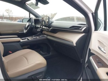 Toyota Sienna III 2022 Toyota Sienna 2022 Toyota Sienna XLE AWD 7-Passenger 2.5 Benzyna 189KM, zdjęcie 10