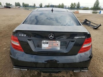 Mercedes Klasa C W205 2013 Mercedes-Benz Klasa C 63 AMG 2013 6.2l 6.2 Benzyna 451KM, zdjęcie 2