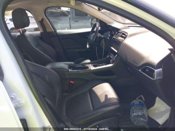 Jaguar F-Pace 2019 Jaguar F-Pace 2019 Jaguar F-PACE 25t Premium AWD 2.0 Benzyna 247KM, zdjęcie 4