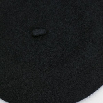 Женский шерстяной берет во французском стиле с усикой.