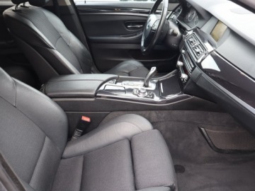BMW Seria 5 F10-F11 Touring 520d 184KM 2013 BMW 5 520d, 181 KM, Automat, Skóra, Navi, Klima, zdjęcie 8