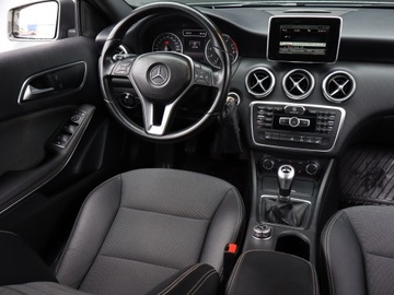Mercedes Klasa A W176 Hatchback 5d Facelifting 180 122KM 2015 Mercedes A A 180, Skóra, Navi, Klima, Parktronic, zdjęcie 6