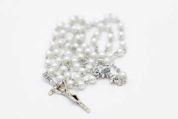 Белые четки для причастия с чашей