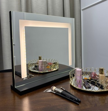 PODŚWIETLANE LUSTERKO DO MAKIJAŻU LED PREZENT MAKE UP
