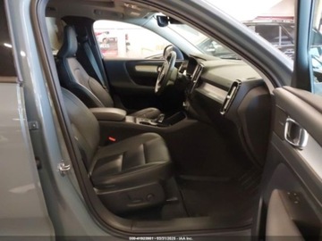 Volvo XC40 2021 Volvo XC 40 T5 Momentum 2021 2.0l 2.0 Benzyna 248KM, zdjęcie 9