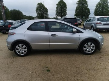 Honda Civic VIII Hatchback 3d 1.4 i-VTEC 100KM 2010 Honda Civic 1.4 100 KM Klima, Elektryka, Zadbany, zdjęcie 2