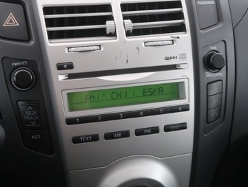 Toyota Yaris II Hatchback 5d 1.0 VVT-i 69KM 2007 Toyota Yaris 1.0 VVT-i, Klima, zdjęcie 11