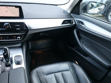 BMW Seria 5 G30-G31 2018 BMW 5 520d, Automat, Skóra, Navi, Klima, zdjęcie 7