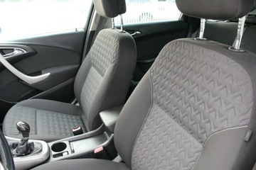 Opel Astra J Sports Tourer Facelifting 2.0 CDTI ECOTEC 165KM 2013 Opel Astra 2.0 CDTI 165KM Active Nawigacja z, zdjęcie 11