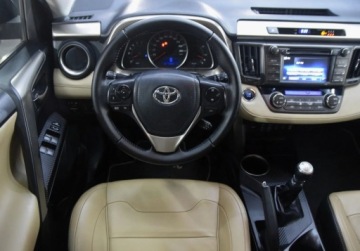 Toyota RAV4 IV MPV D-4D 125 124KM 2015 Toyota RAV4 Polski salon _ Podgrzewane fotele _ Skorzana tapicerka _ 4x4, zdjęcie 15