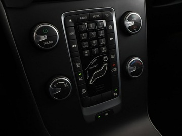 Volvo V40 II Cross Country 2.0 D2 DRIVE-E 120KM 2015 Volvo V40 klima auto czujniki parkowania, zdjęcie 25