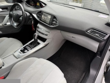 Peugeot 308 II Hatchback 5d 1.2 PureTech 130KM 2014 Peugeot 308 1.2 PureTech 130KM GPF EAT8 Stop&amp;Start Tech Edition 2014r, zdjęcie 15