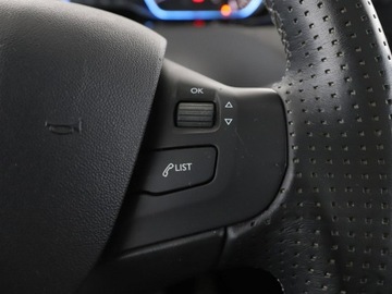 Peugeot 2008 I SUV Facelifting 1.2 PureTech 110KM 2017 Peugeot 2008 1.2 Benzyna Crossway Panorama Navi, zdjęcie 29