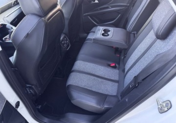 Peugeot 3008 II Crossover 1.2 PureTech 130KM 2019 Peugeot 3008 Rezerwacja 1.2 Benzyna 130KM, zdjęcie 33