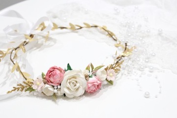 Нежный венок для причастия в стиле бохо в белом, розовом и золотом цветах
