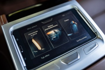 BMW Seria 7 G11-G12 Sedan 750i 450KM 2016 BMW G12 750Li xDrive Individual, zdjęcie 23