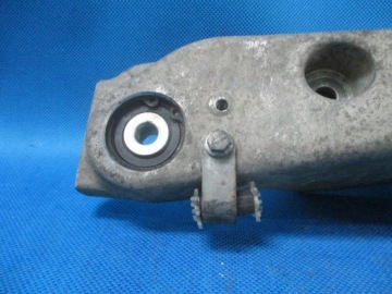 ПОЛКА ЗАДНЯЯ НИЖНЯЯ ПОВОРОТНАЯ РЫЧАГ КРЕПЛЕНИЕ PIAGGIO MP3 400