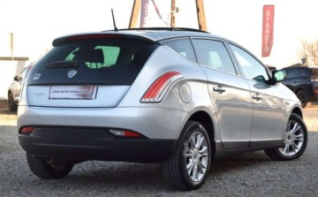 Lancia Delta III Hatchback 1.6 MultiJet 120KM 2010 Lancia Delta Alusy skora i alcantara idealny 1.6 Diesel 120KM, zdjęcie 8