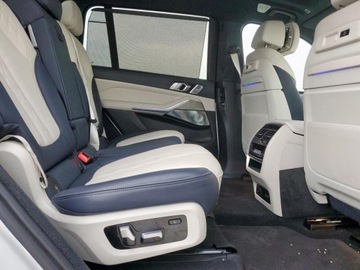 BMW X7 2022 BMW X7 M50I 2022 4.4l 4.4 Benzyna 523KM, zdjęcie 10