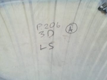 Peugeot 206 3D Стекло крыла, левая сторона