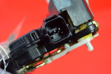 ZÁMEK DVEŘE LEVÝ ZADNÍ MITSUBISHI GRANDIS