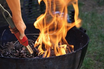 Zapalarka i dmuchawa do rozpalania kominka