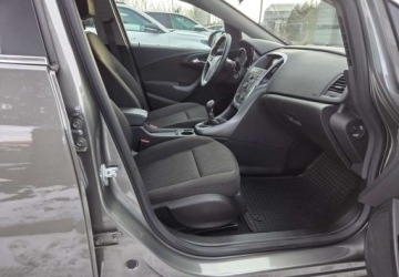 Opel Astra J Sedan 1.4 Turbo ECOTEC 140KM 2019 Opel Astra Opel Astra 1.4 Benzyna 140KM, zdjęcie 18